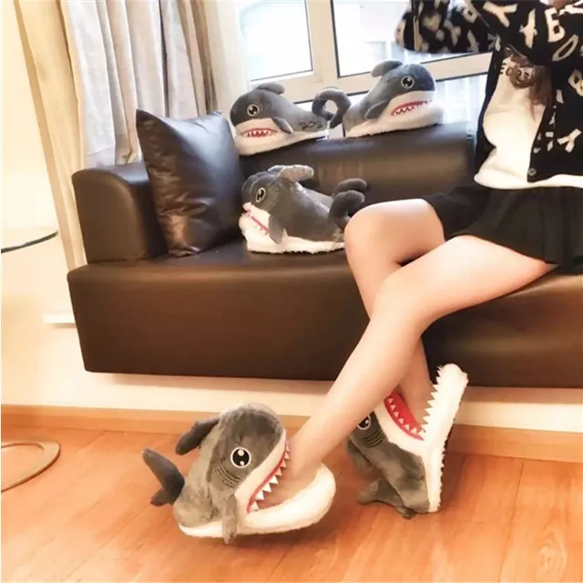 Women's shark-shaped slippers