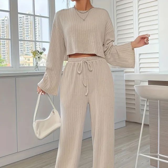 Casual two-piece set: Belt with knitwear and wide trousers with high waistline