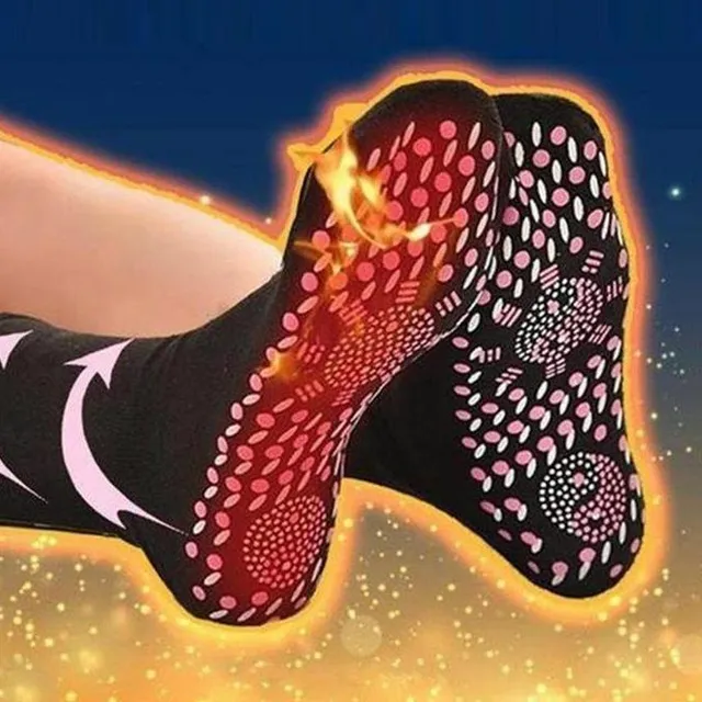 Magnetic thermoregulating socks