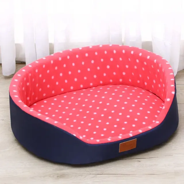 Teddy bed for dogs with warm polka dot pattern