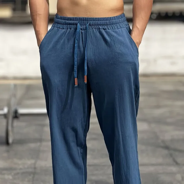 Comfortable men's sweatpants made of cotton, free cut, suitable for outdoor activities