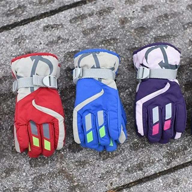 Children's ski gloves of high quality