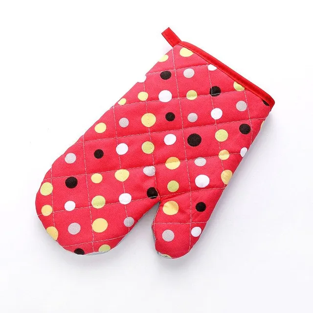 Kitchen mitt with polka dots