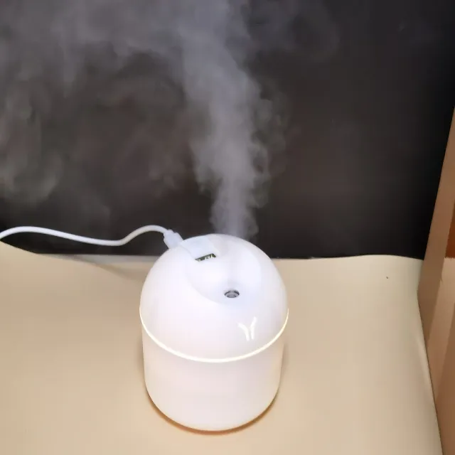 Aroma Diffuser A Humidifier: Keep your Room Fresh and Plants Healthy Thanks to the Cold Mist and Nightlight!