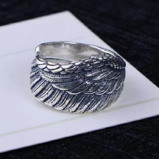 Ring with wing