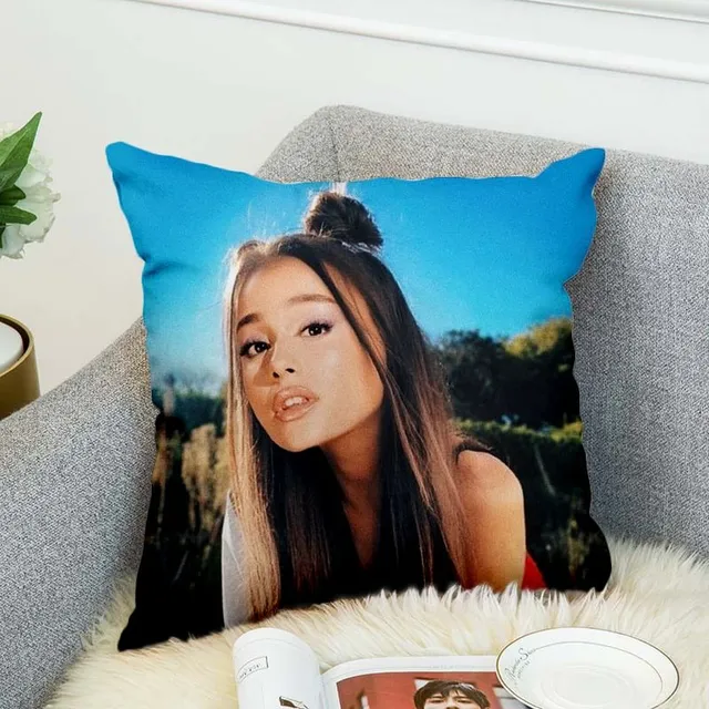 Pillowcase Ariana Grande 45x45cm v5