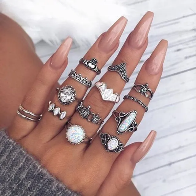 Zestaw pięknych pierścionków