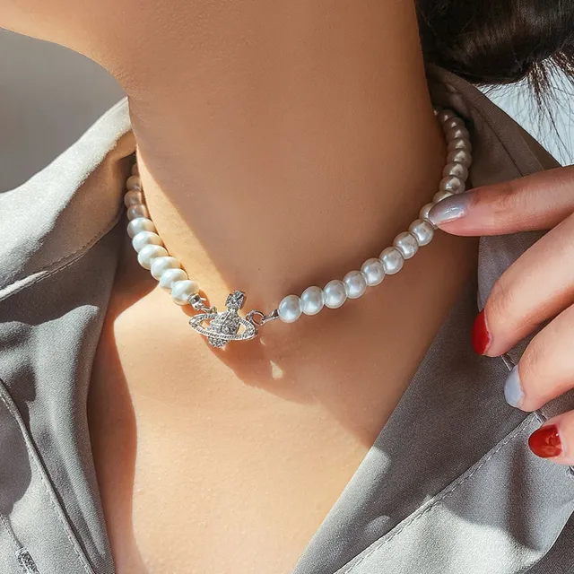 Saturnský perlový náhrdelník