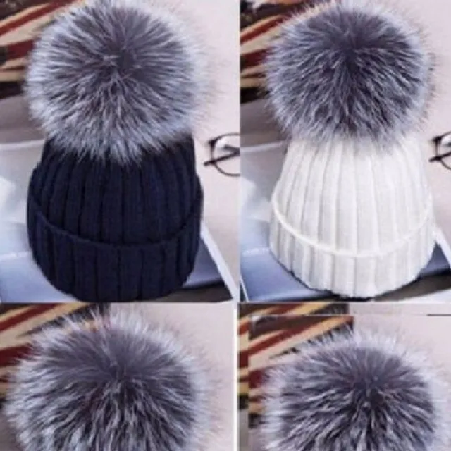 Ladies winter cap with pompom A545