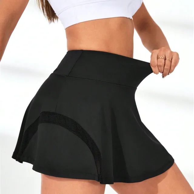 Tennis skirt with a wide ribbon in the waist and a volley line for active movement