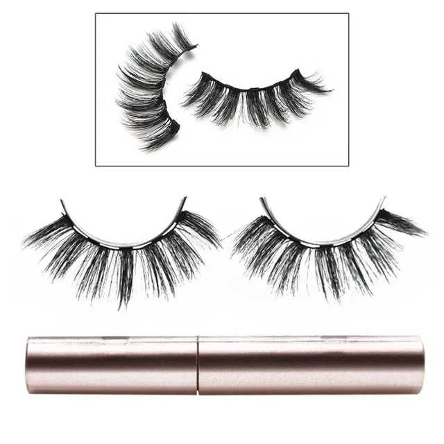 Set of a pair of magnetic false eyelashes and liquid eyeliner