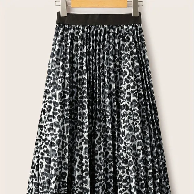 Women's pussy skirt with leopard pattern, elegant and-line cut