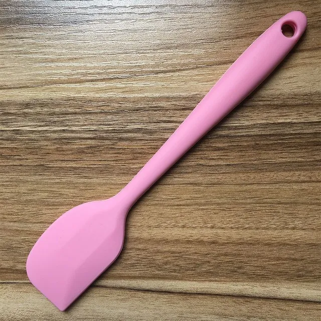 Silicone spatula to stir the dough