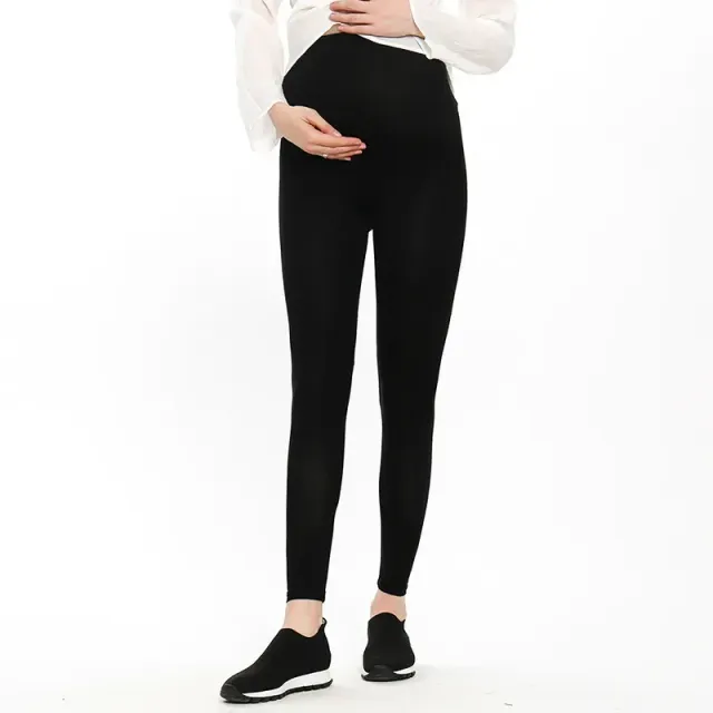 Comfortable leggings with high waistline for pregnant women