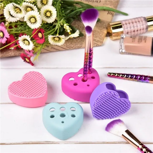 Silicone heart for brush cleaning