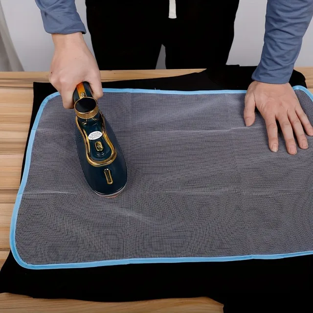 Ironing pad with thermal protection - for safe ironing without damage to clothing