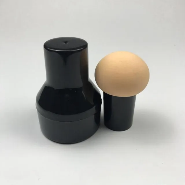 Makeup sponge with practical grip and storage cover - more color variants