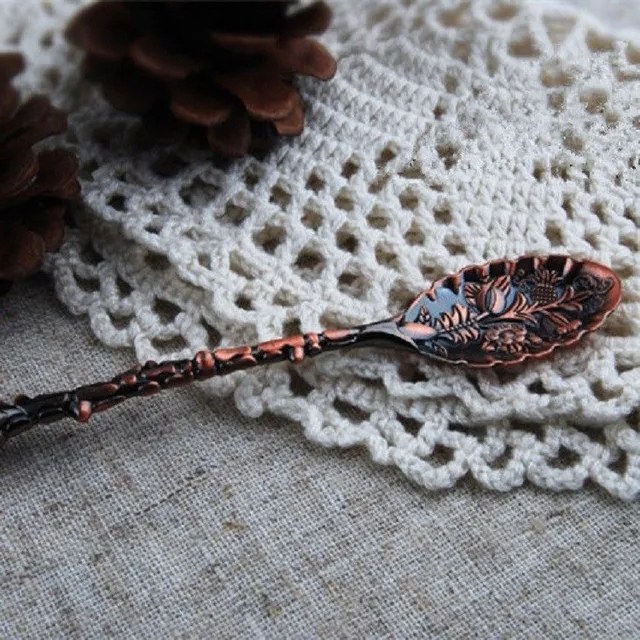 Decorative teaspoon with flowers