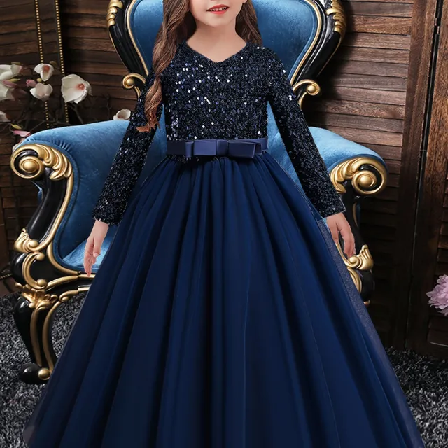 Beautiful dress of a princess with long sleeves, tulle stitching and sequins for birthdays, weddings, beauty contests, parties and balls.