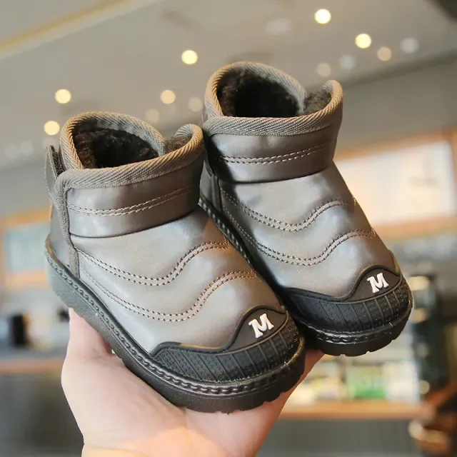 Children's winter boots with fur