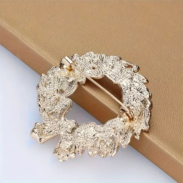 Versatile brooch with Christmas motif - ideal supplement and gift