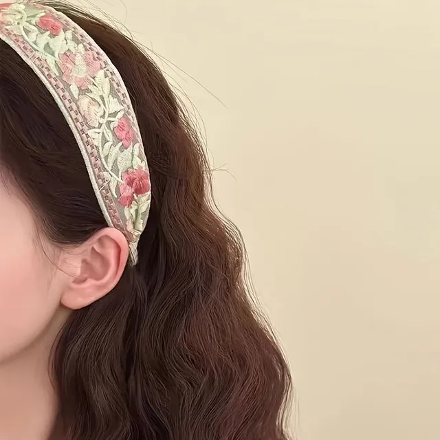 Elegant floral headband made of premium fabric with vintage breath for women