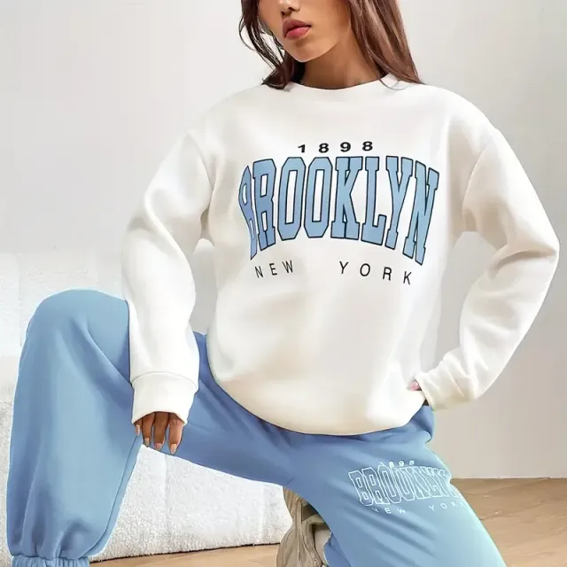 Women's sports two-piece set - sweatshirt with long sleeves and print