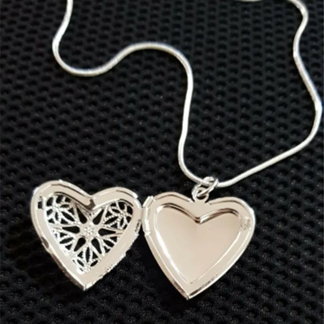 Women's necklace with an opening heart