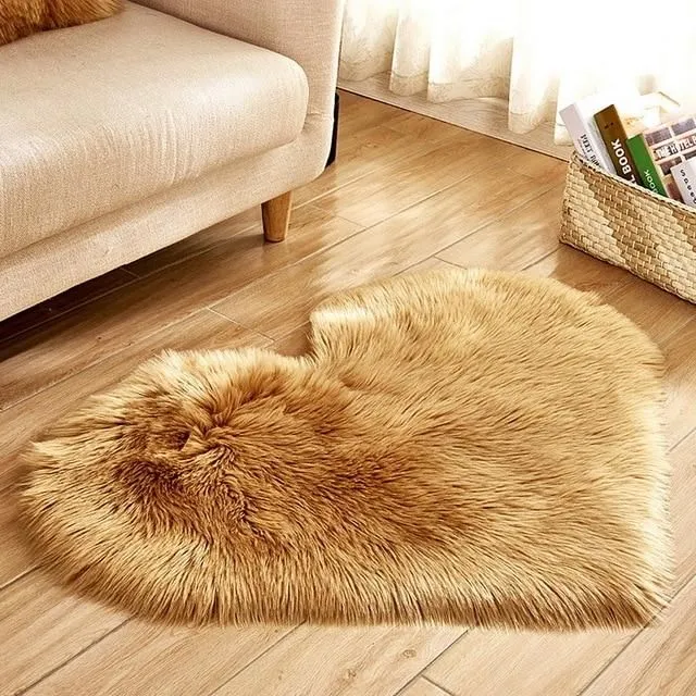 Chlupatý koberec ve tvaru srdce khaki 30x40cm-long-velvet