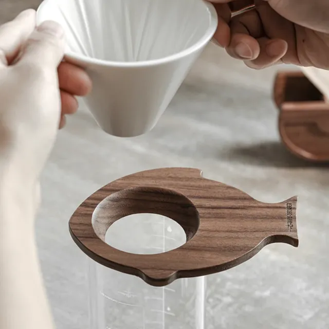 Suport clasic din lemn pentru filtre de cafea cu picurator pentru prepararea elegantă a cafelei acasă