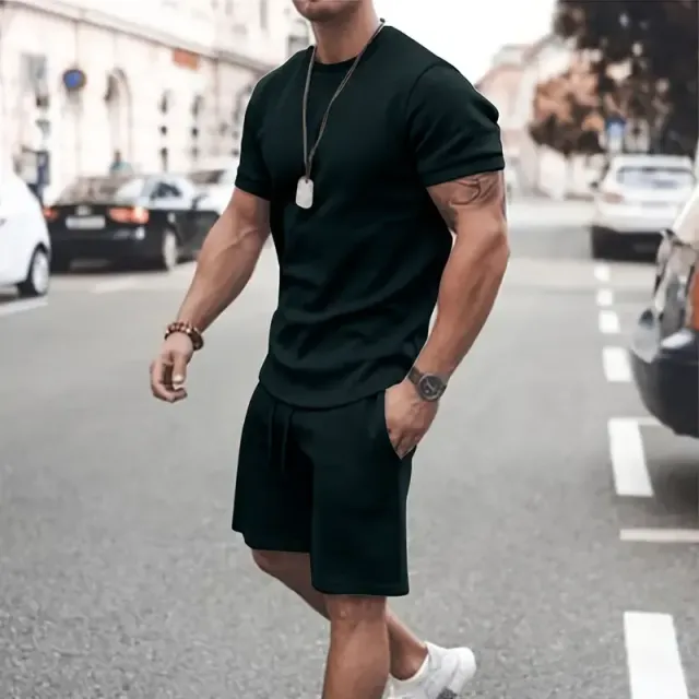 Male two-piece set made of smooth fabric, T-shirt with round neckline and shorts with string and pockets