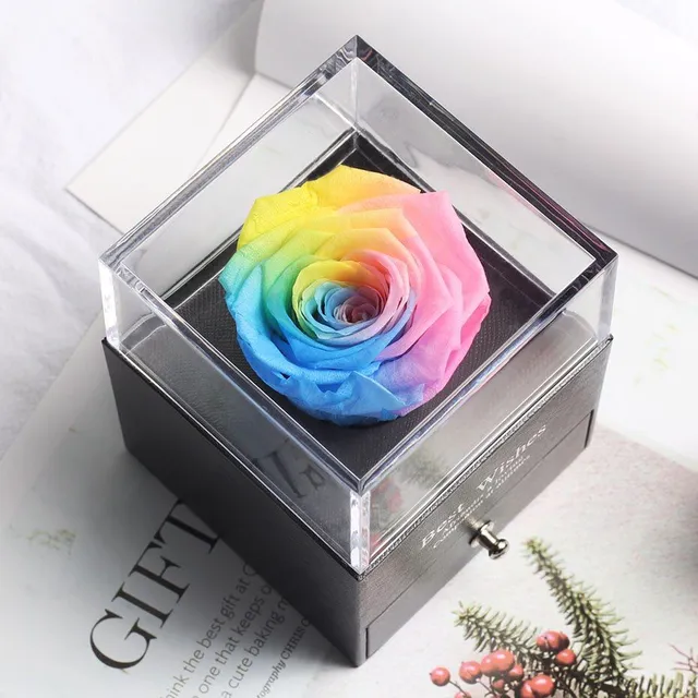 Long lasting roses in a box