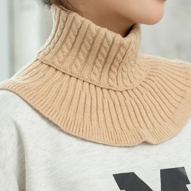 Ladies' collar with ruffles - warm knitted fake collar