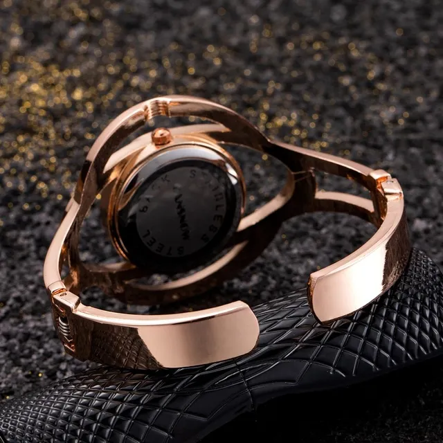 Nowoczesny luksusowy damski zegarek z ozdobnym naciągiem i kryształkami dżetów