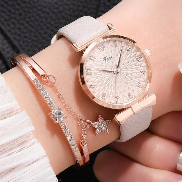 Women's wristwatch with elegant pattern