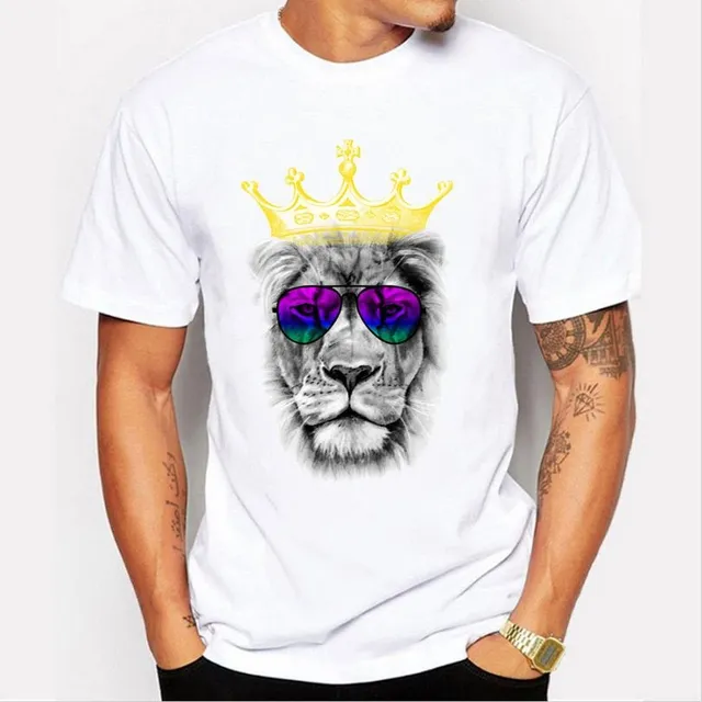 Men's stylish T-shirt with a lion print