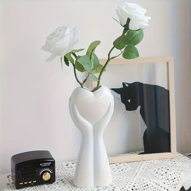 Elegant Nordic vase for hydroponic cultivation