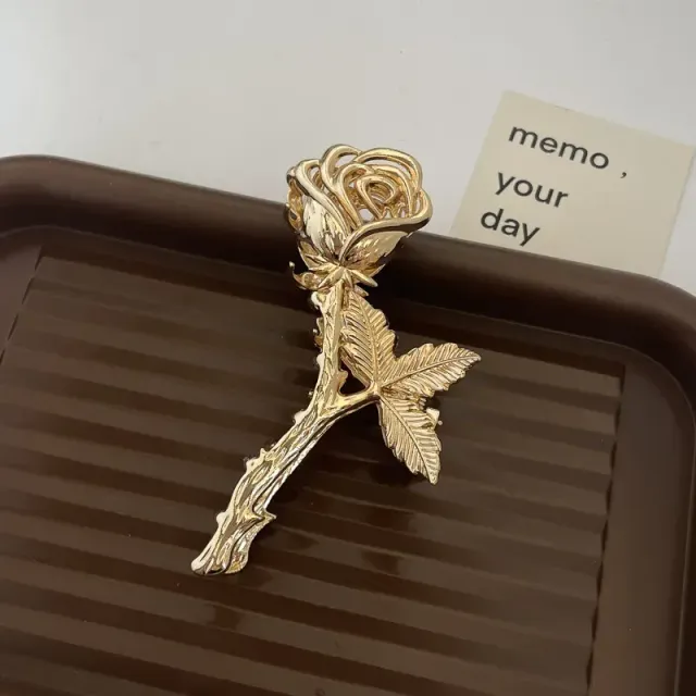 Women's metal clip in the shape of a rose