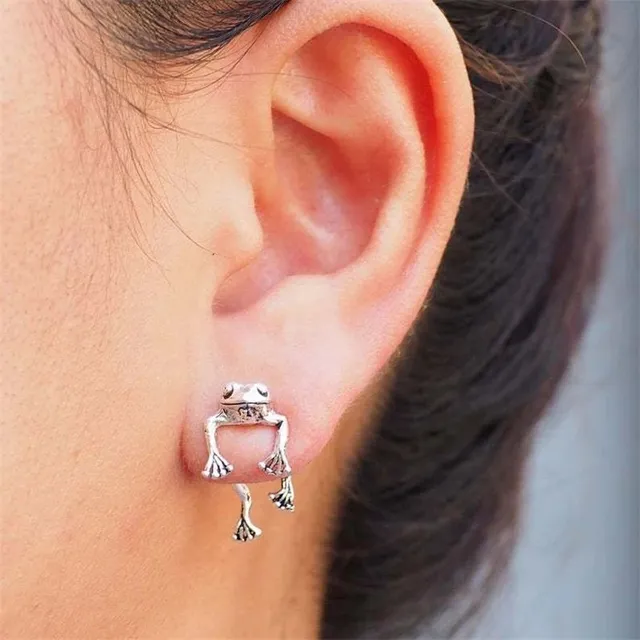 Pair of luxury earrings in the shape of frogs crawling through a hole - silver color Vihaan