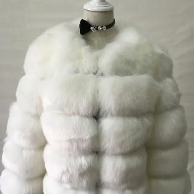 Elegant short faux fur coat