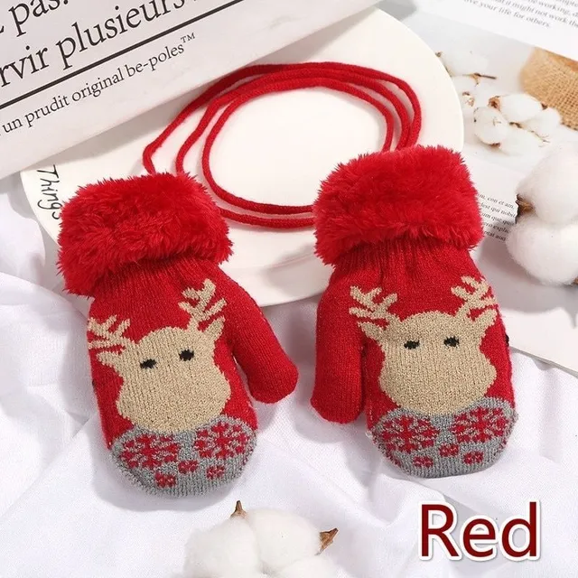 Children's warm mittens with reindeer motif