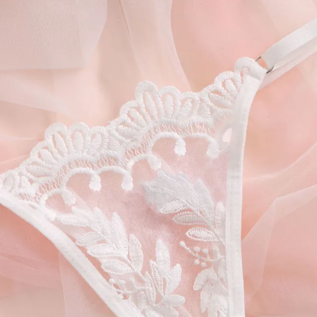 Elegant lace panties with bra with floral pattern