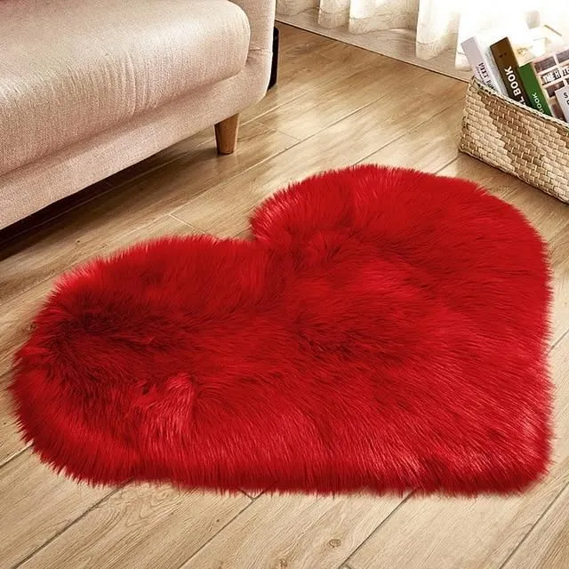 Hairy carpet in the shape of a heart red 30x40cm-long-velvet