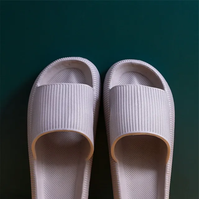Pánske minimalistické protišmykové papuče