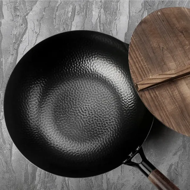 Chińska ręcznie robiona żelazna patelnia wok z nielepką p
