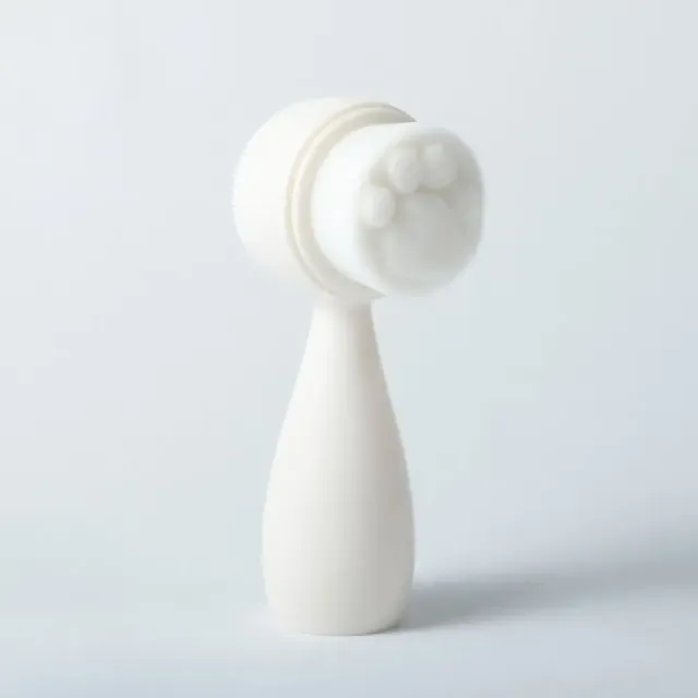 Cute silicone face brush in the shape of cat paws for gentle and gentle cleaning