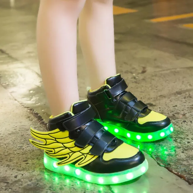 Sneakers luminose per bambini con ali