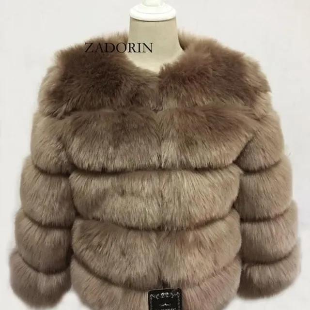 Elegant short faux fur coat