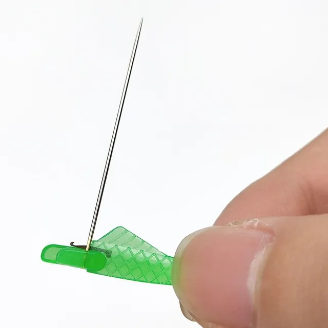 Practical plastic helper for threading the sewing machine - more variants Rani