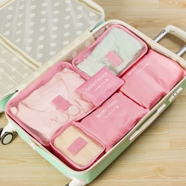 Travel organizer in the trunk pink